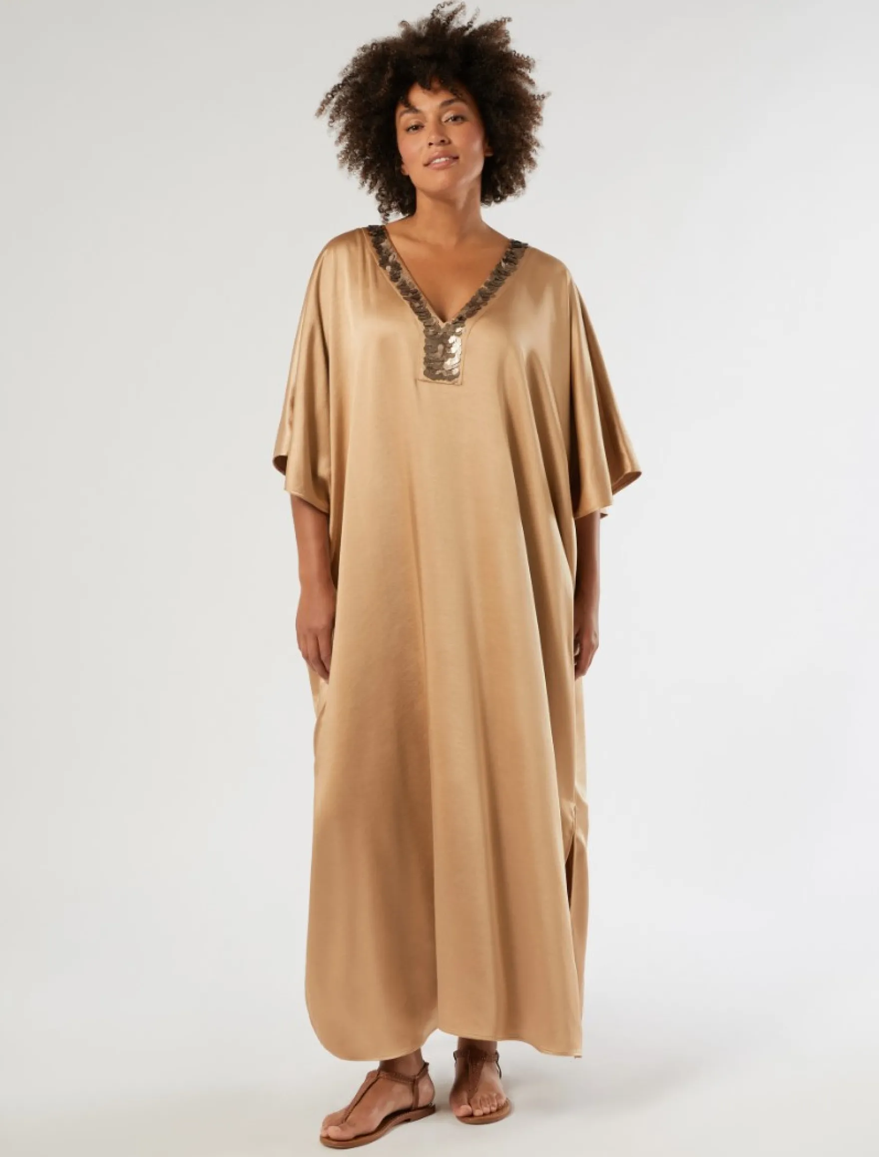 Abito caftano in raso con paillettes - BEIGE