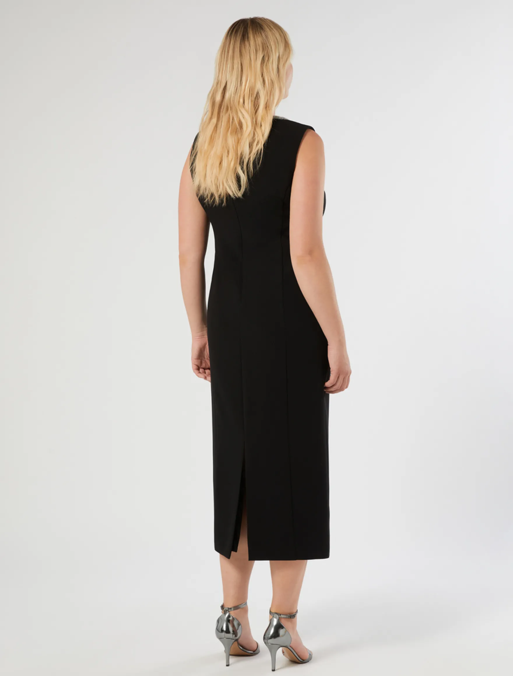Abito in cady con ricamo - NERO