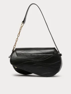Borsa con patta a onda e charms - NERO