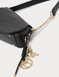 Borsa con patta a onda e charms - NERO
