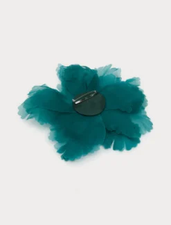 Spilla a fiore in organza di seta - PETROLIO