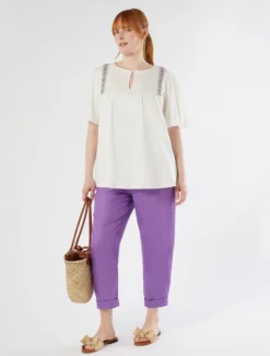 T-shirt in jersey con ricamo - AVORIO