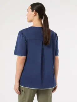 T-shirt in jersey con ricamo - BLU MARINO