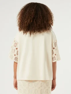 T-shirt in jersey di cotone e crochet - ECRU