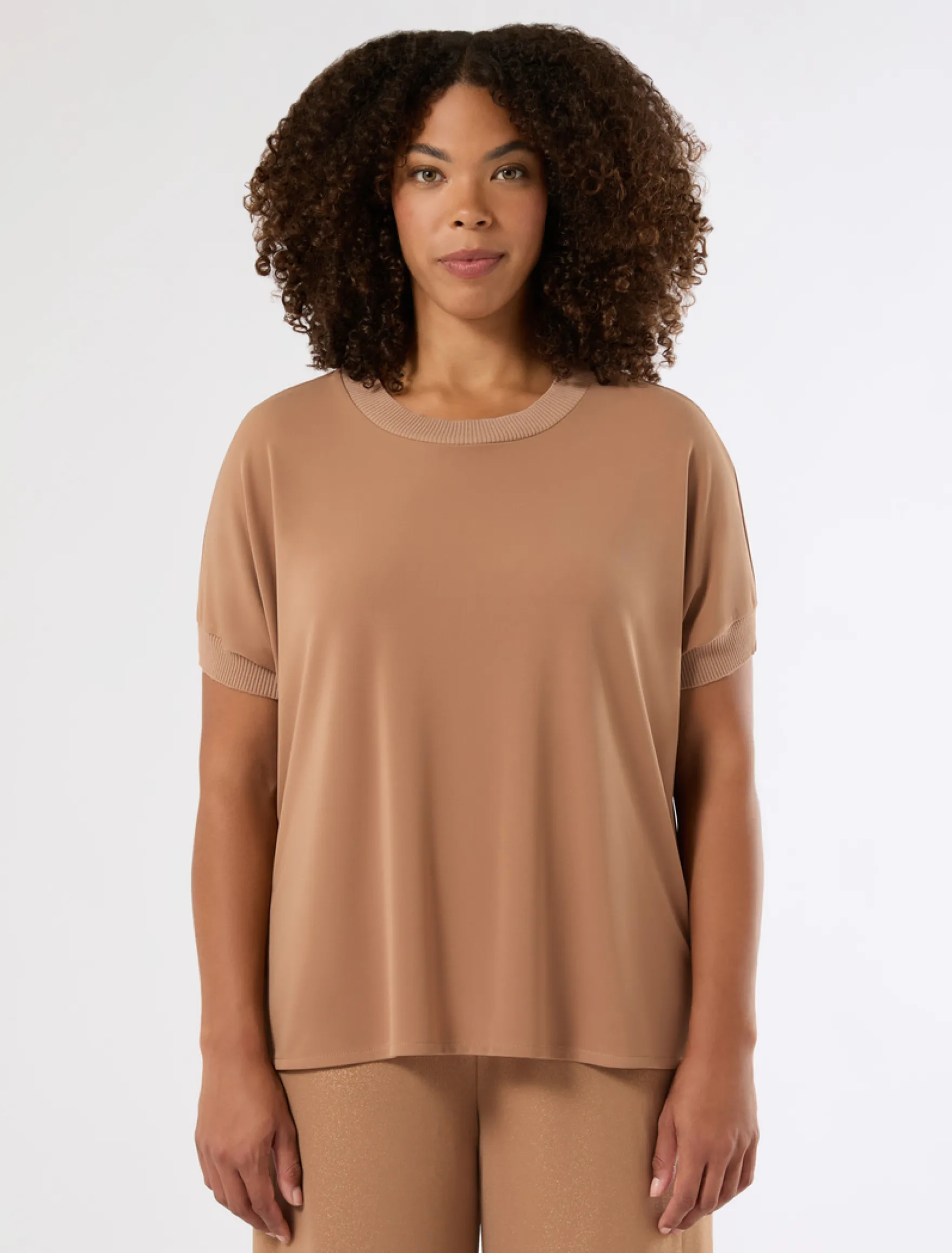 T-shirt in jersey fluido e maglia - CARAMELLO